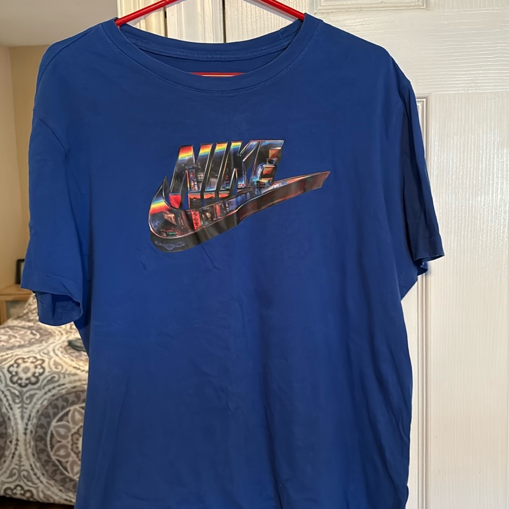 Men’s. The Nike tee, size large